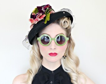 Vintage 1940s Hat / Tilt hat / Flower pot hat / Velvet flowers / Black felt / 40s Hat
