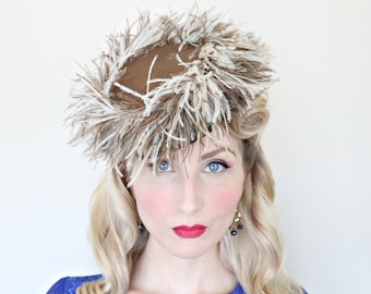Vintage 1940s Hat / Topper / Firework Feathers / 40s tilt hat / Cream and brown
