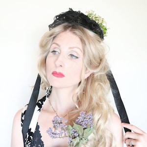 Antique Hat / Victorian Bonnet / 1890s hat / Black lace and Straw / sequins / Flowers
