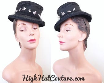 Vintage 1940s Hat / 40s Tilt hat / Topper / straw / seashells