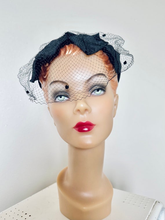 Vintage 1950s hat / 50s black hat / netting / Cla… - image 7