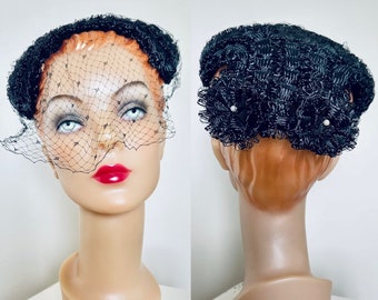 Vintage 1950s hat / 50s straw hat / Ruffled raffia / Back netting