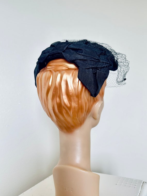 Vintage 1950s hat / 50s black hat / netting / Cla… - image 3