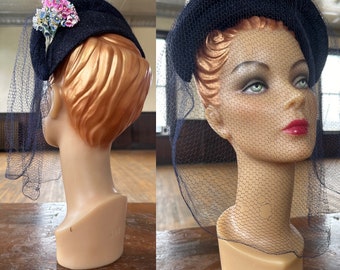 Vintage 1930s hat - Straw bonnet - navy blue - flowers - veil - half bonnet