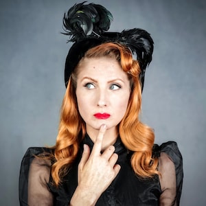 Cappello vintage anni '40 / Cappello anni '40 / Velluto nero / Piume nere / Asimmetrico / Avant Garde