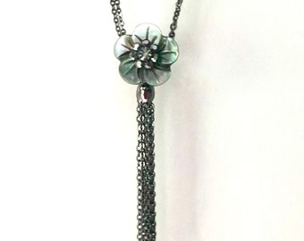 Shell flower necklace