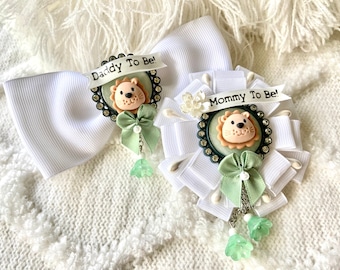Sage Green MOMMY To Be Pin - LION Baby Shower - Baby Shower Ribbon Bouquet - Daddy To Be Bow Tie - Pins for Baby Shower - Lion Brooch Pin