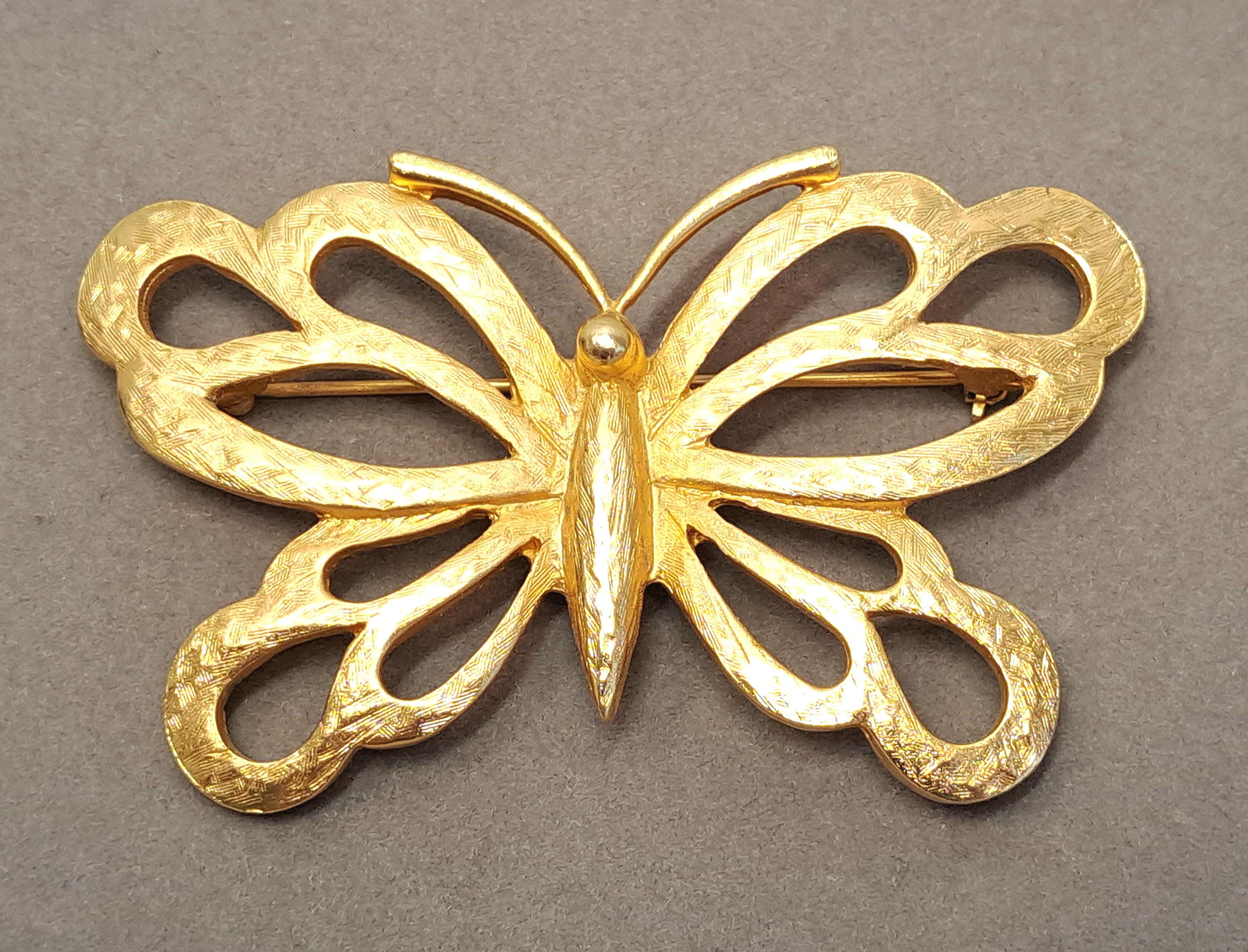 VTG 1976 Mimi Di N Gold Plated Filigree 2pc Interlocking Butterfly BELT BUCKLE Vintage Mimi DiN 1975 Belt Buckle. For Sale at Ruby Lane main image 2