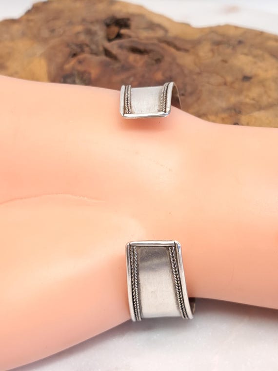 Vintage Lightweight Solid Silver Tribal Cuff Brac… - image 12