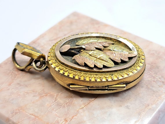 Antique Victorian Gold Filled Oval Locket Pendant… - image 8