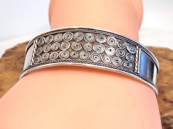 Vintage Lightweight Solid Silver Tribal Cuff Brac… - image 10