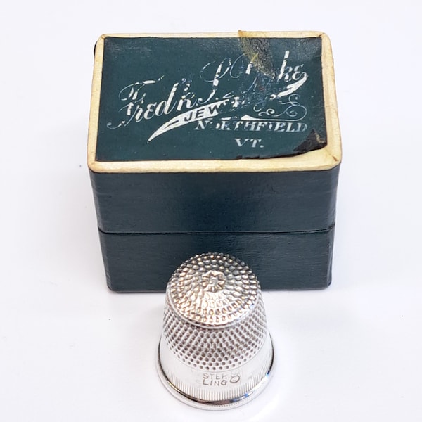 Antique 1910s Frederick S. Dyke Jewelry Northfield, VT Sterling Silver Thimble In Original Box Size 8