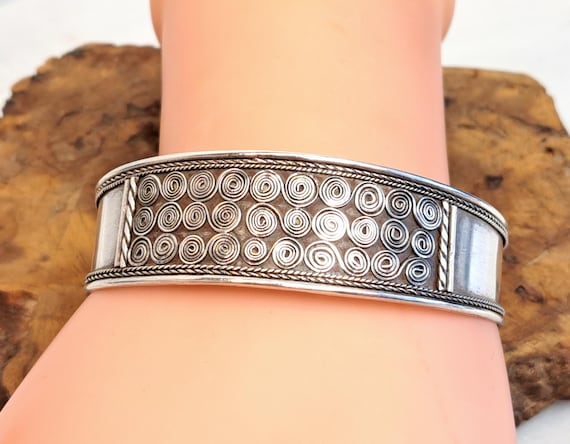 Vintage Lightweight Solid Silver Tribal Cuff Brac… - image 1