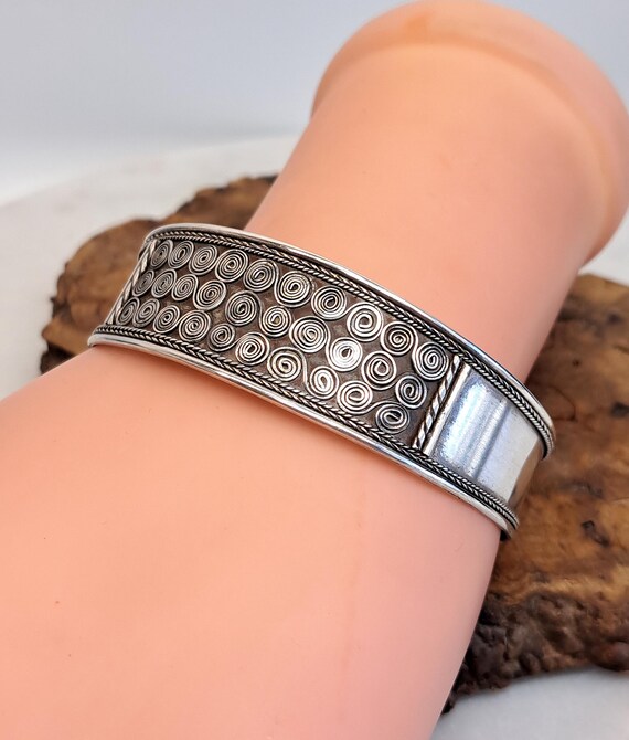 Vintage Lightweight Solid Silver Tribal Cuff Brac… - image 3