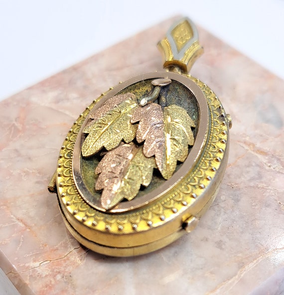 Antique Victorian Gold Filled Oval Locket Pendant… - image 3