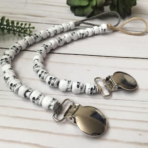Skull Binky Clip