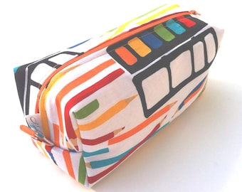 Estuche para lápices, lápices y pintura