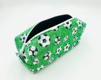 Estuche para lápices con balones de fútbol, verde, blanco y negro, estuche de cosméticos con diseño de fútbol.