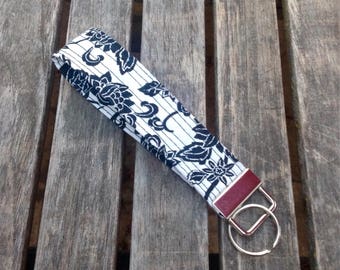 Zwart-witte bloemen sleutelhanger, sleuteltasje, sleutelhanger, sleutelhouder, stoffen sleutelhanger