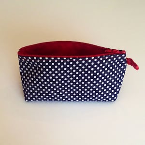 Pochette cosmetica a pois blu e bianchi, astuccio piccolo con cerniera