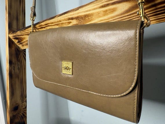 Vintage Tan Brown Shoulder Bag Gold Accent Strap Leather Interior Pockets