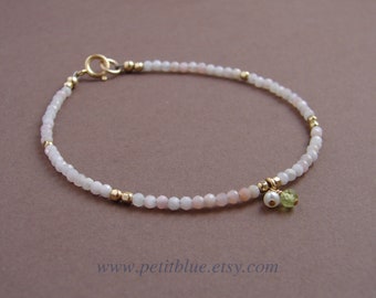 Pulsera delicada de ópalo rosa natural ~ Pequeño ópalo rosa facetado ~ Cumpleaños de octubre ~ Regalo para ella ~ Regalo para niña ~ Pulsera de cuentas para combinar