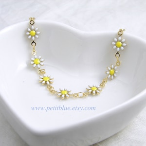 Daisy Chain Bracelet ~ Flower Bracelet ~ White Daisy ~ Floral Jewelry ~ Layering Bracelet ~ Bridesmaid Gift ~ Flower Girl ~ Gift for Her
