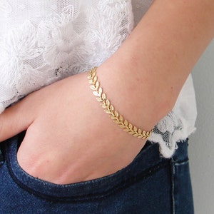 Lorbeer Armband ~ Blatt Gold Kette ~ Blatt Armband ~ Chevron ~ Chevron ~ Geschenk für Sie ~ Schlichter, moderner Schmuck