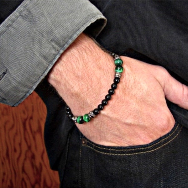 Pulsera de cuentas de ónix negro, ojo de tigre verde y detalles en bronce. Pulsera de cuentas de piedras preciosas para hombre. Joyería para hombre.