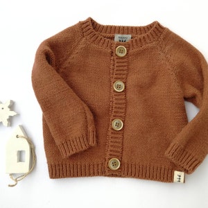 Cárdigan de bebé tejido a mano, cálido y suave, para niña o niño, disponible en muchos colores.