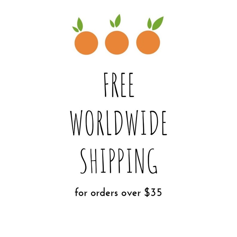 Puede incluir: Tres ilustraciones de frutas naranjas con hojas verdes, con el texto "ENV&Iacute;O GRATUITO A TODO EL MUNDO para pedidos superiores a $35".