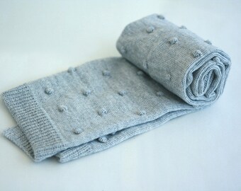 Manta de bebé de punto palomitas de maíz gris claro en hilo mezcla de alpaca, para niño o niña
