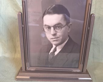 Swing picture frame / 7x9.5 image; antique vintage standing pedestal frame / carved wood frame in grey