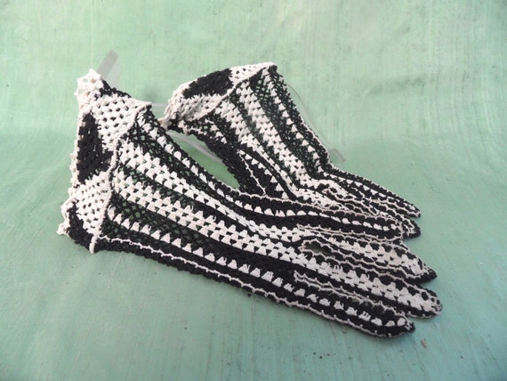 Black and white crocheted mesh gloves / vintage s… - image 1