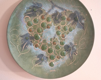 Large Sascha Brastoff Mid Century Modern hanging plate; vintage green grapes  13-7/8" copper enamel