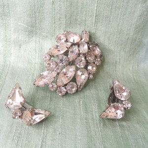 Weiss rhinestone brooch and earring set / vintage, clip on earrings