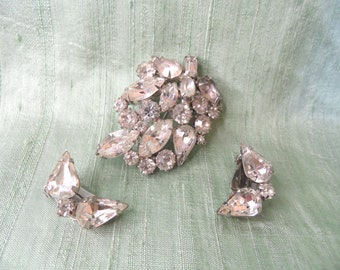 Weiss rhinestone brooch and earring set / vintage, clip on earrings