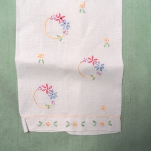 Floral embroidered ivory linen guest hand towel / vintage towel