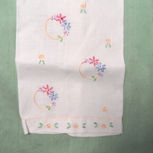 Floral embroidered ivory linen guest hand towel / vintage towel