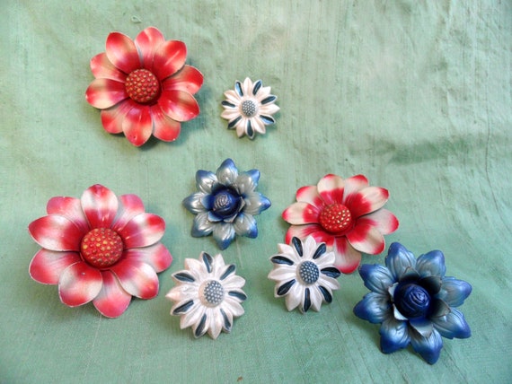Flower Tie Back Push Pin Lot / Vintage Metal and Plastic, Eight