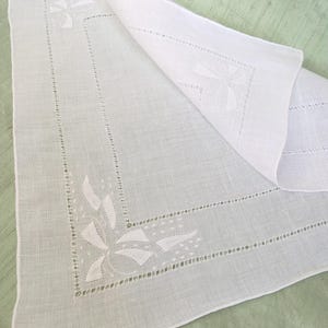 White on white appliqued handkerchief / sweet vintage linen hankie