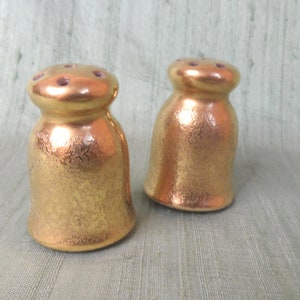 Gold STOUFFER personal salt or pepper shakers / ceramic small vintage shaker set