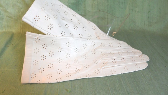 Floral cut out women's white leather gloves / vintage wrist length