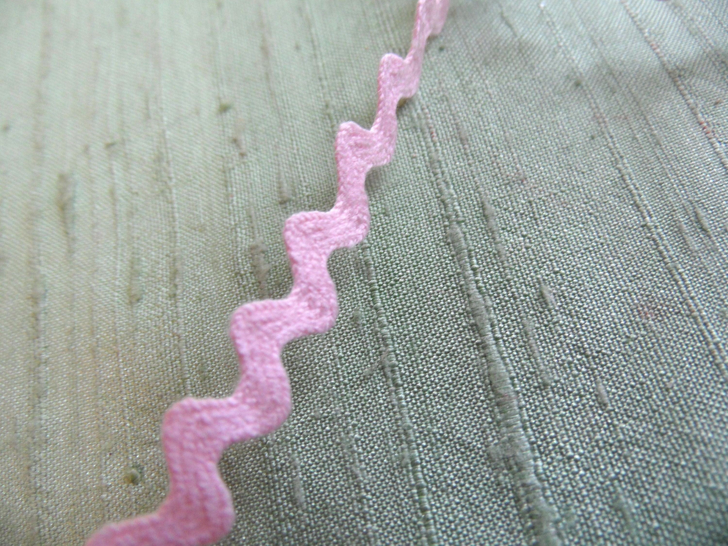 25 Yards of Narrow Pink Rick Rack Sewing Trim / Vintage 1/4 Inch Baby ...