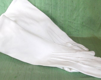 White women's gloves / vintage, mid length cotton; 12"