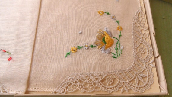 Set of 3 embroidered floral and lace handkerchief… - image 4