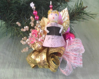 Ramillete navideño rosa y dorado con ángel cantante / Ramillete navideño vintage / Pieza única