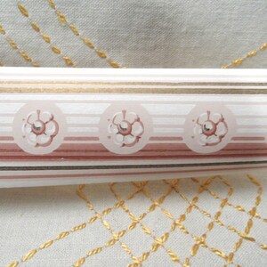 Bordo per carta da parati / 1 rotolo di bordo originale degli anni '40 / striscia beige 12 piedi, vintage, 3", Meyercord Trimz 2140 / NOS / bordo a strisce