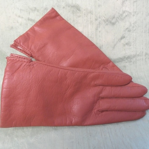 Deep carmel leather women&#39;s gloves /  vintage, lined, wrist length, size 7
