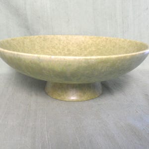 Chartruese pedestal console dish / vintage Royal Haeger RG56 console bowl / mid century modern green